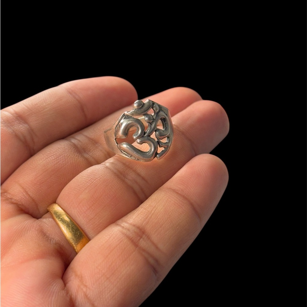 925 Sterling Silver Om Symbol Ring – Size 9
